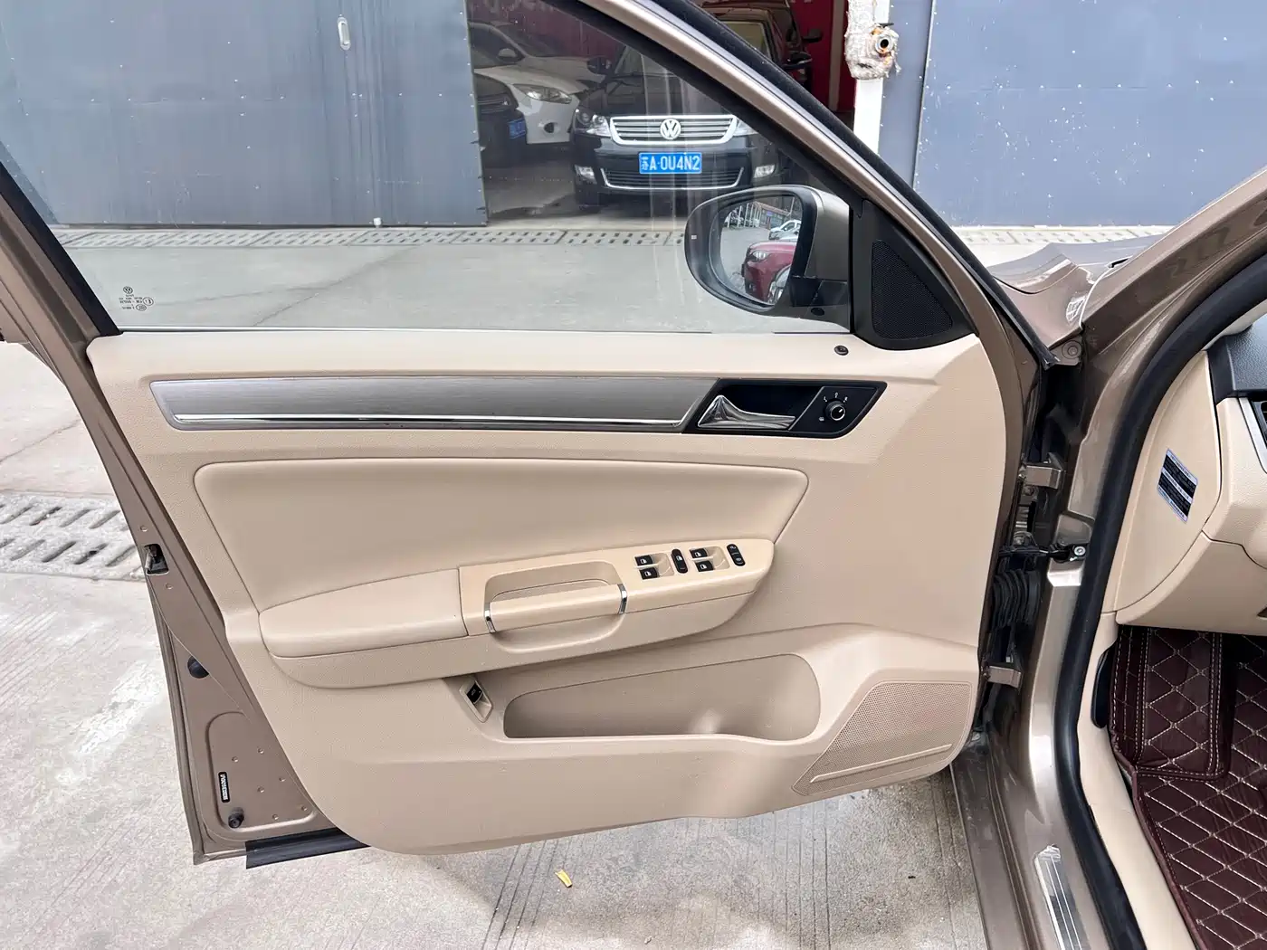 Volkswagen Bora 2014 1.6L Automatic Luxury Edition фото 6