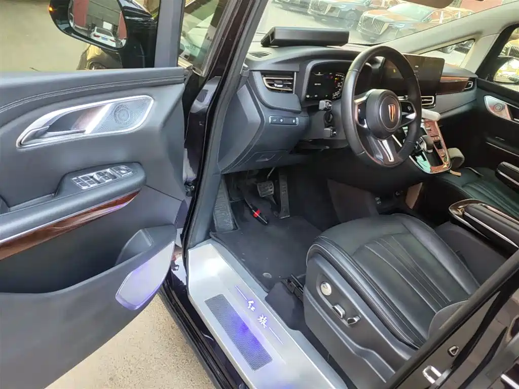 Hongqi HQ9 PHEV 2024 Model 2.0T AWD Luxury Edition фото 16