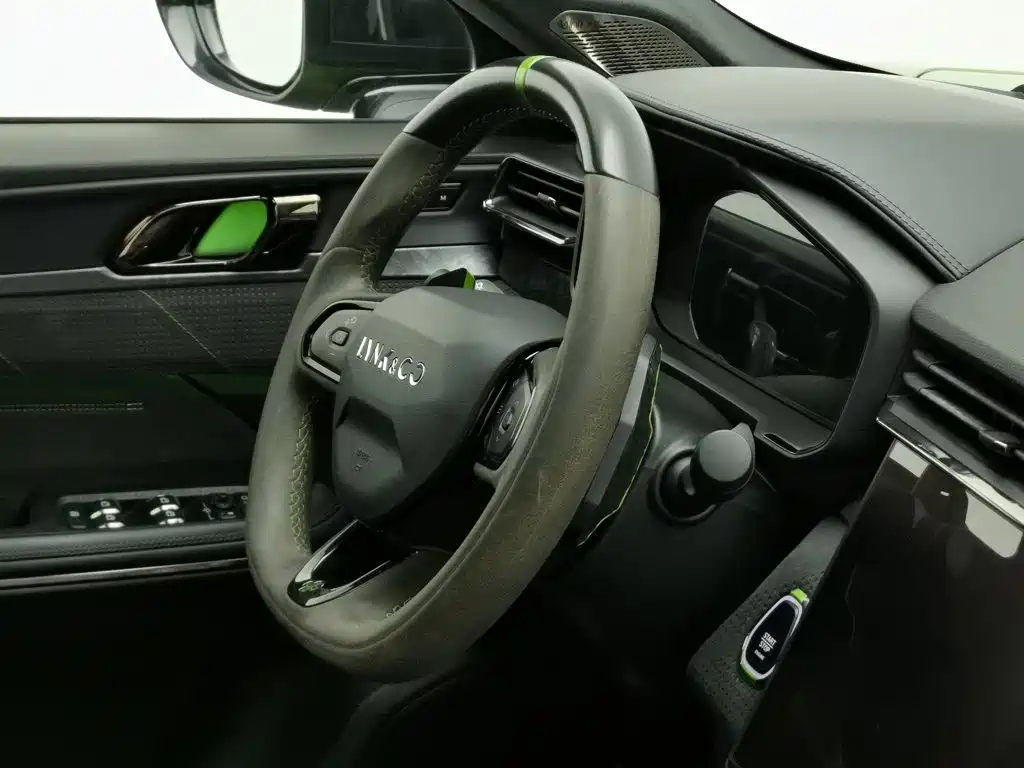 Фото 22 - Lynk & Co 05