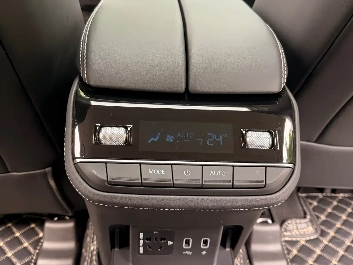 SAIC Maxus Territory 2023 2.0T Overland Flagship 7-Seater фото 38