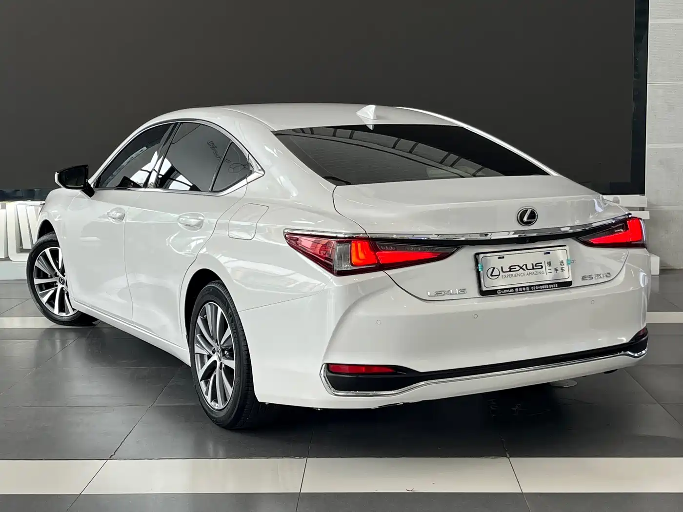Фото 5 - Lexus ES