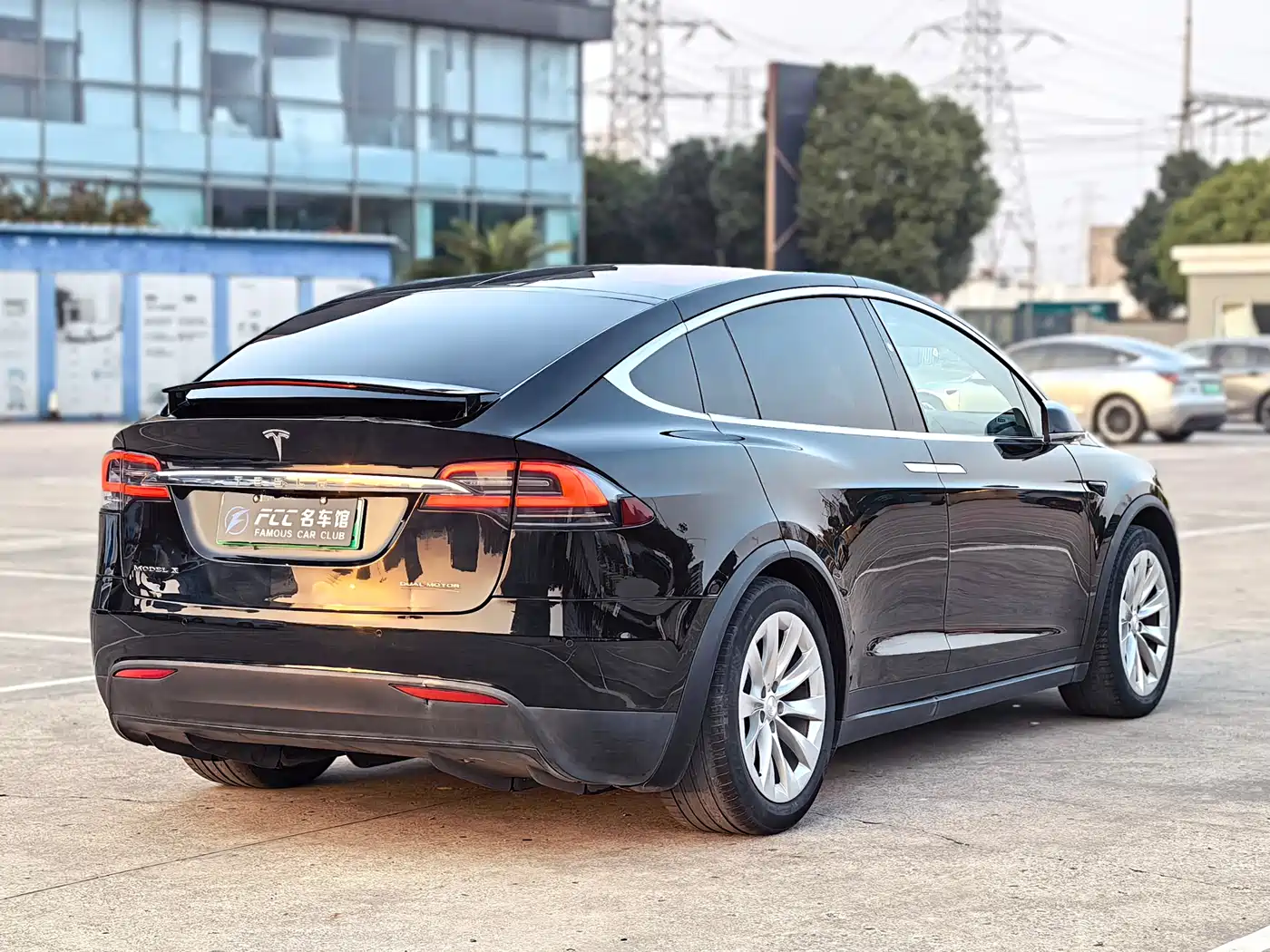 TESLA MODEL X