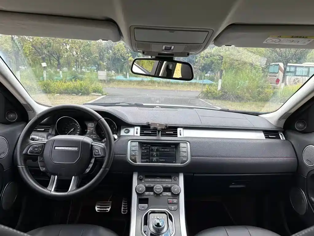 Land Rover Range Rover Evoque (Import) 2015 2015 2.0T 5-door Dynamic Edition