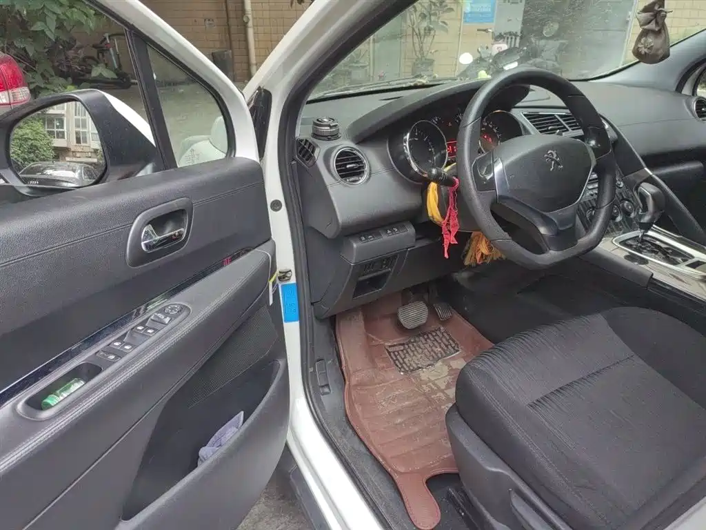 Peugeot 3008 2015 2.0L Automatic Classic Edition фото 12