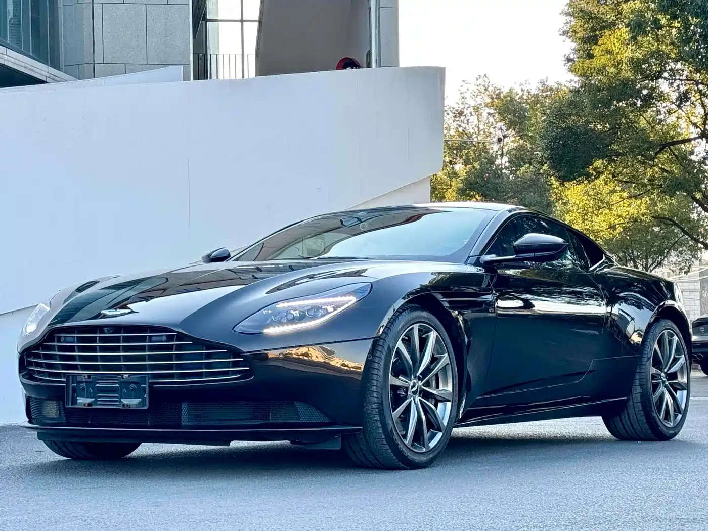 ASTON MARTIN DB11