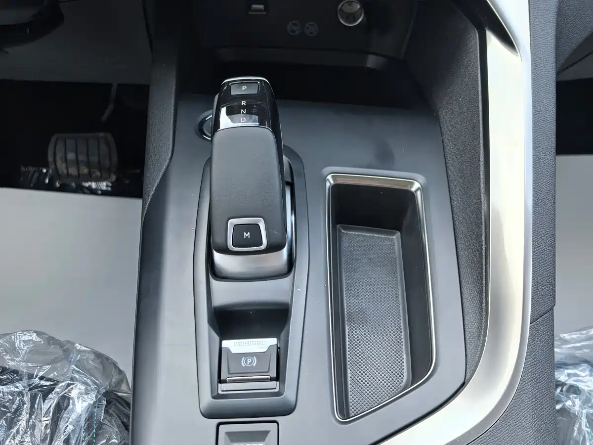 Peugeot 5008 фото 16