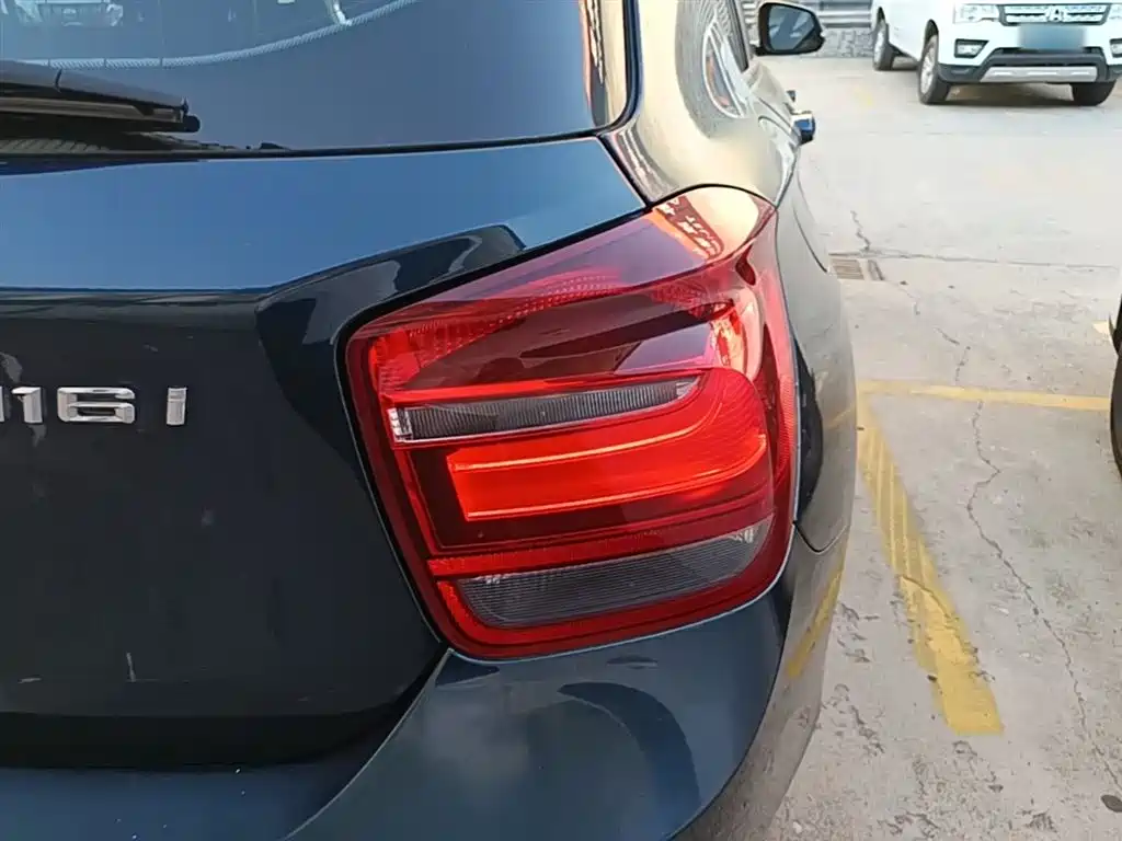 BMW 1 Series (Import) 2013 Facelift 116i Urban Model фото 8