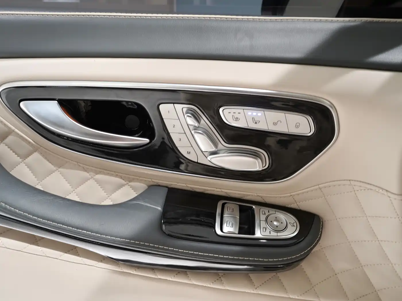 Mercedes-Benz V-Class 2018 V 260 L Premium Long Wheelbase Edition China VI фото 6