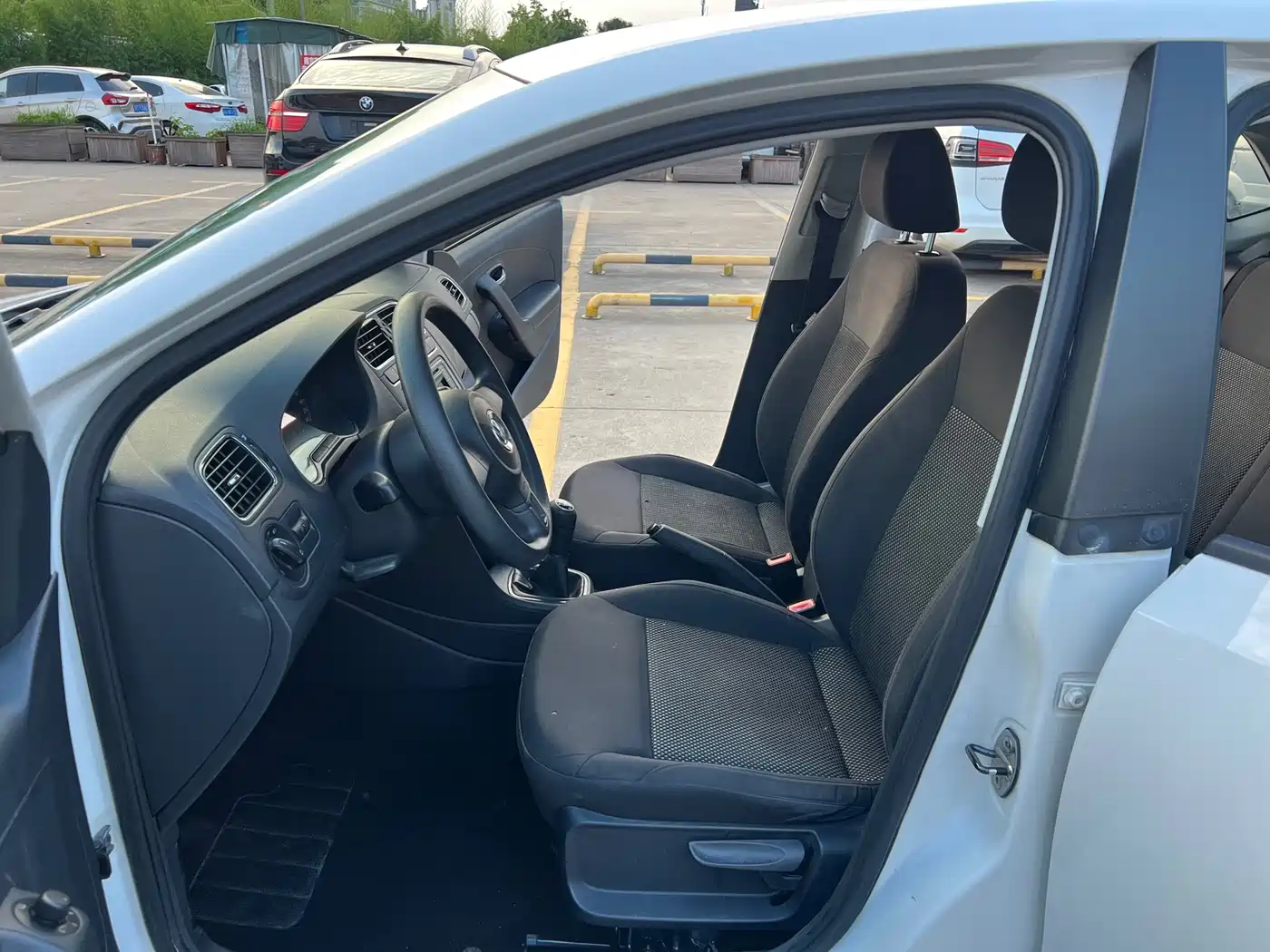 Volkswagen Polo 2013 1.4L Manual Comfort Edition фото 4