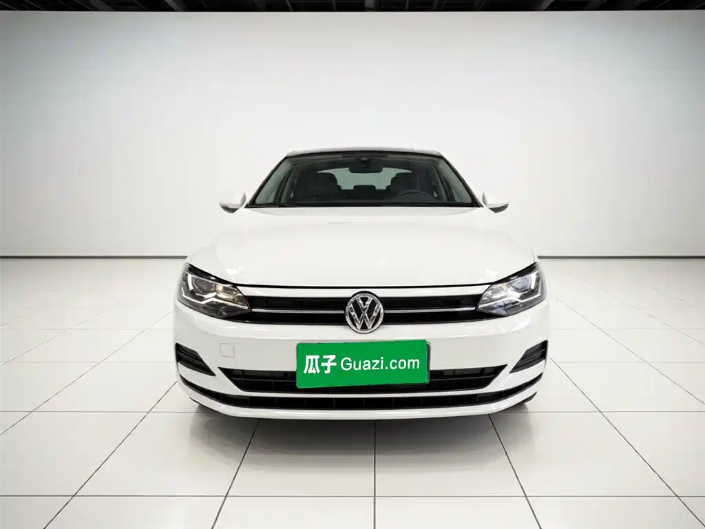 Volkswagen Polo 2019 Plus 1.5L Automatic Panorama Enjoyment Edition фото 3