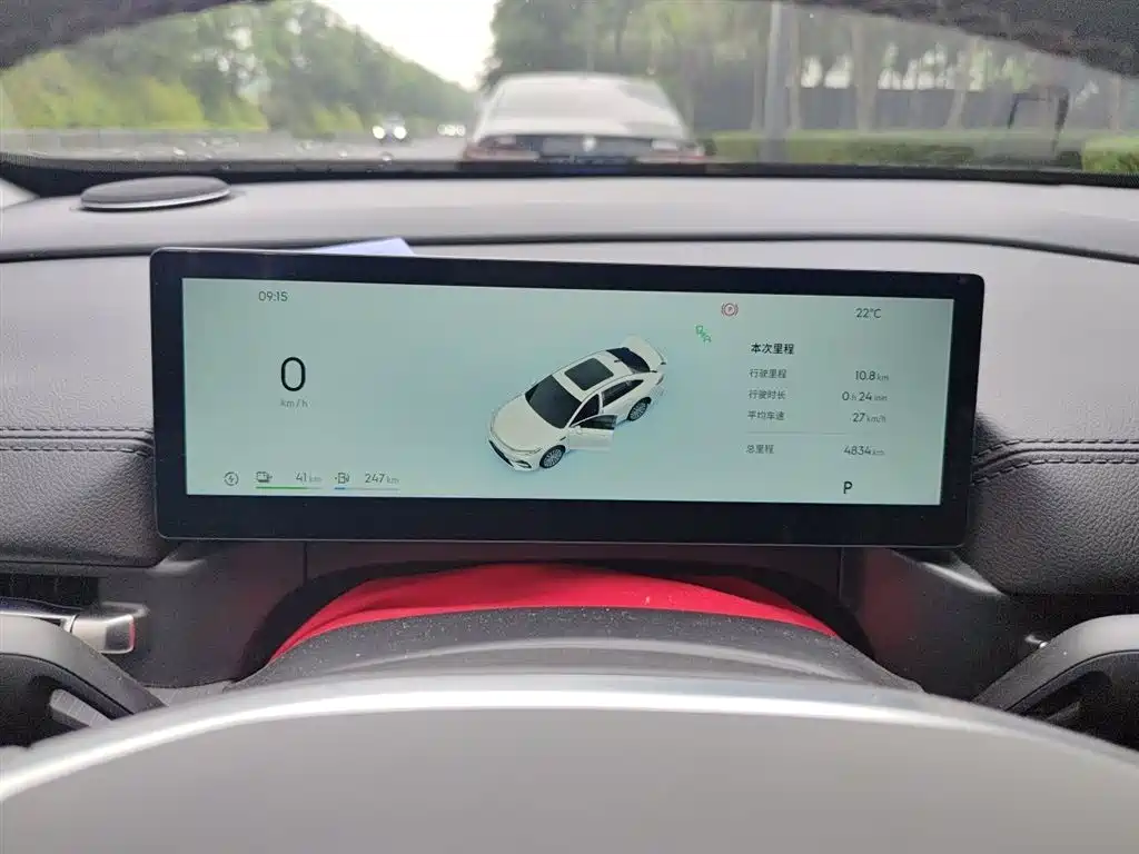 Geely Galaxy Galaxy A7 2025 EM-i 70km Luxury Edition фото 7