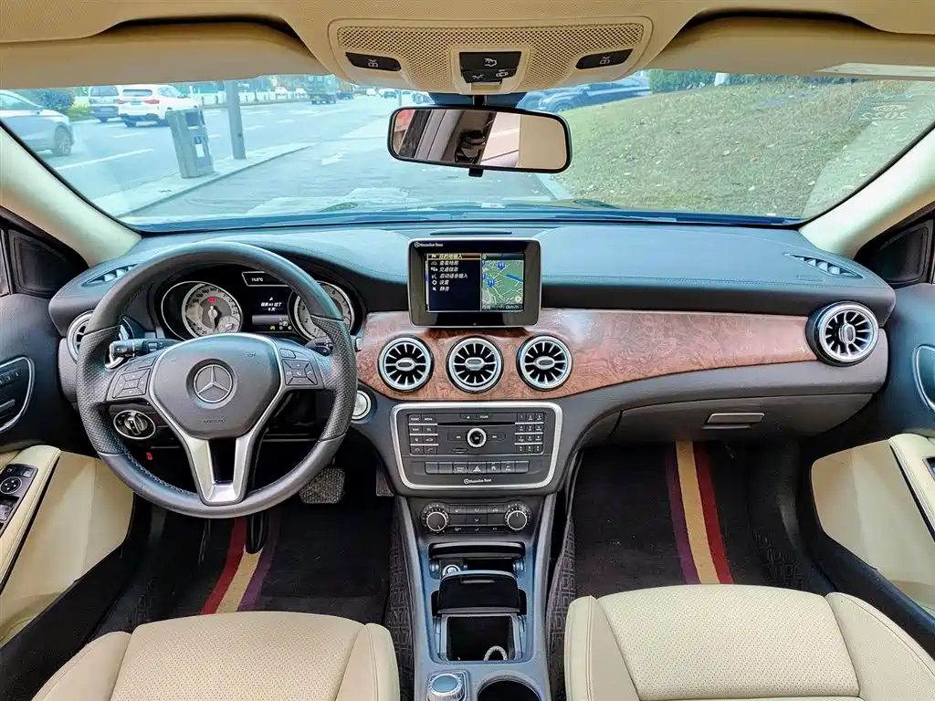 Mercedes-Benz GLA 2016 GLA 200 Dynamic фото 6