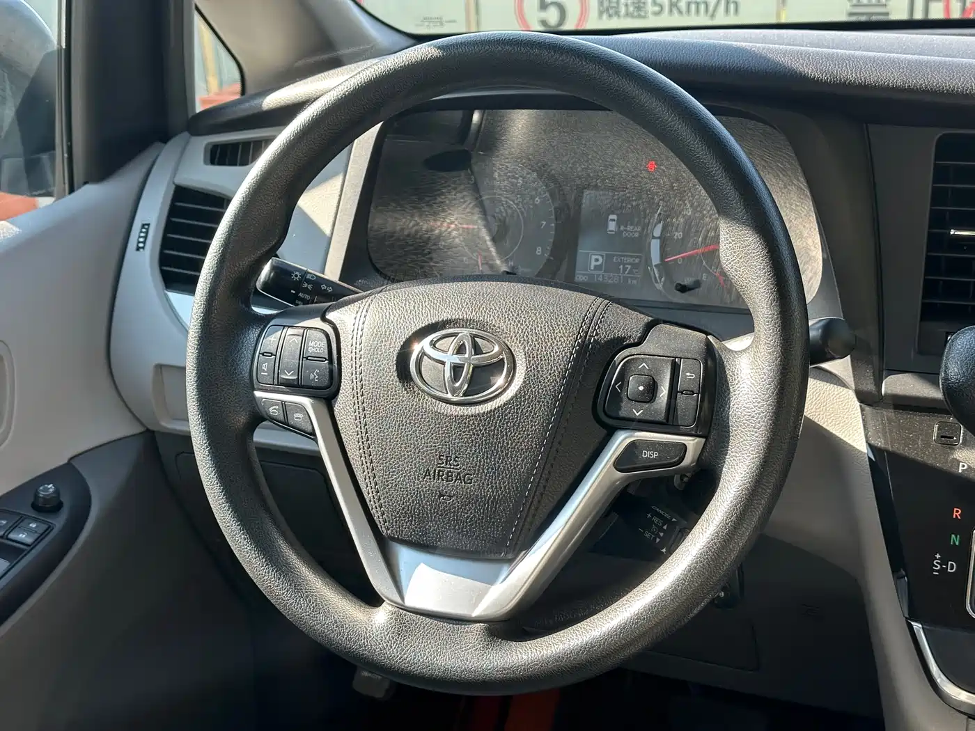 Toyota Sienna 2015 3.5L 4WD L фото 16