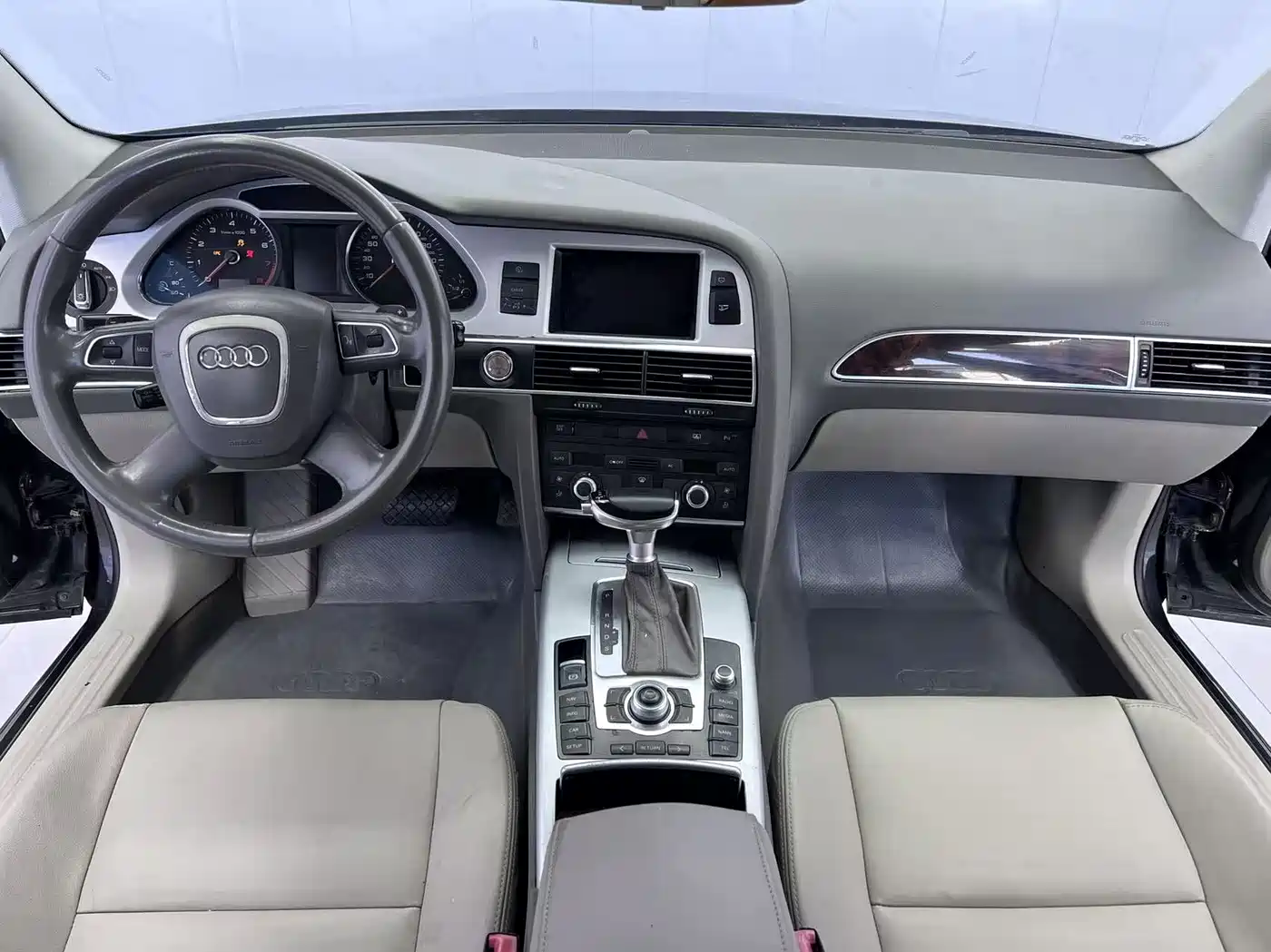 Audi A6L 2010 2.0 TFSI Automatic Standard фото 9
