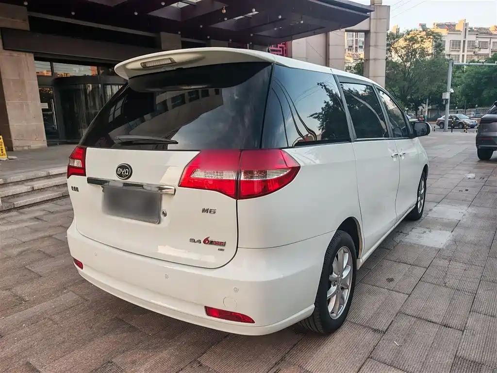 BYD M6 2015 2.4L Automatic Premium Edition фото 11