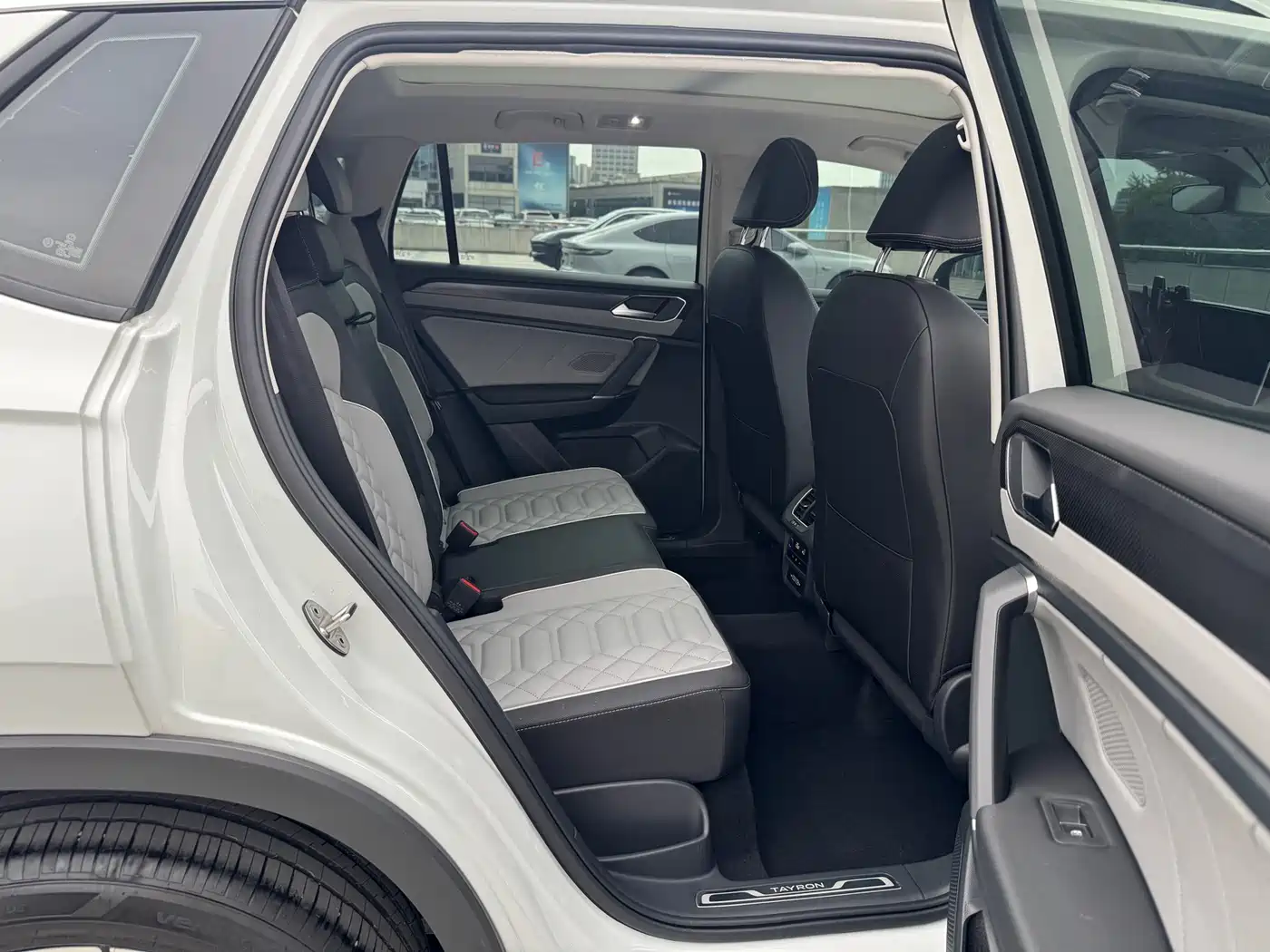 Volkswagen Tayron 2024 330TSI 2WD Luxury Plus Advanced фото 13