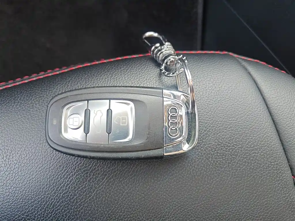 Audi A4L 2016 30 TFSI Automatic Comfort фото 9