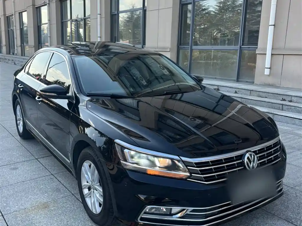 Volkswagen Passat 2015 1.8TSI DSG Honor Edition фото 16