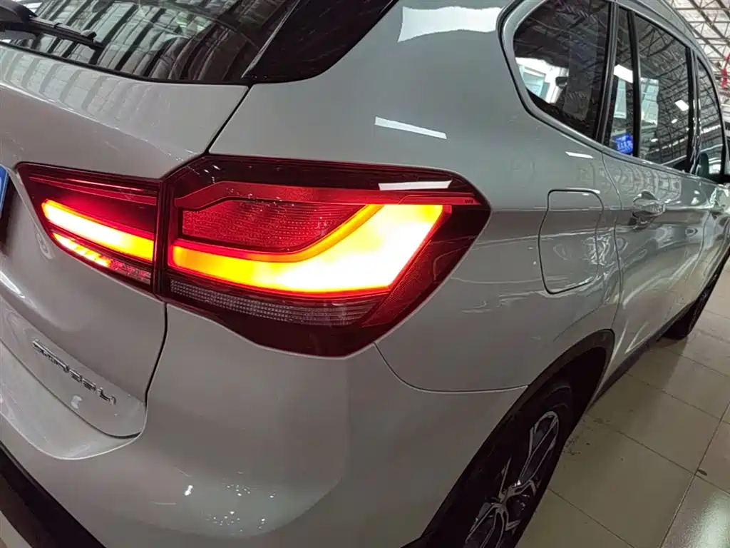 BMW X1 2022 sDrive25Li Leading фото 8