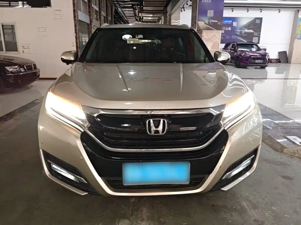 Фото 3 - Honda UR-V