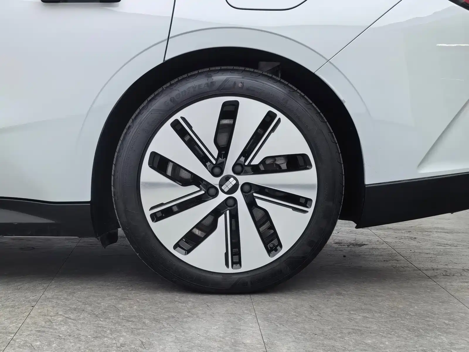 Фото 30 - Geely Galaxy Galaxy E8