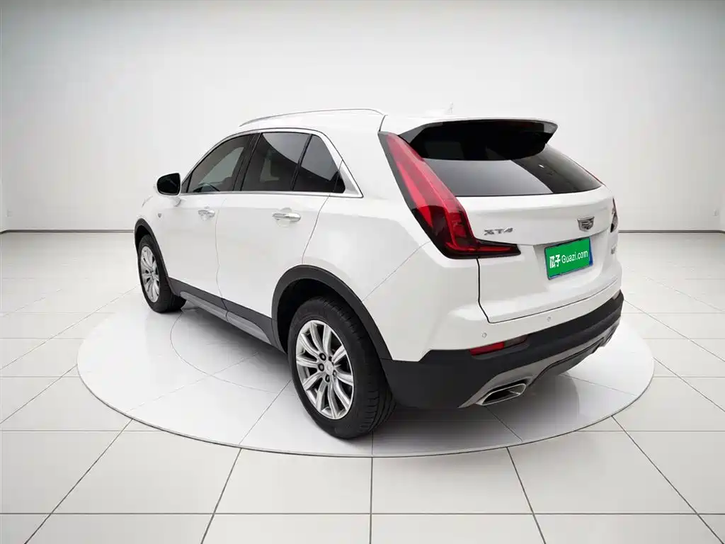 Cadillac XT4 2022 28T FWD Luxury фото 4