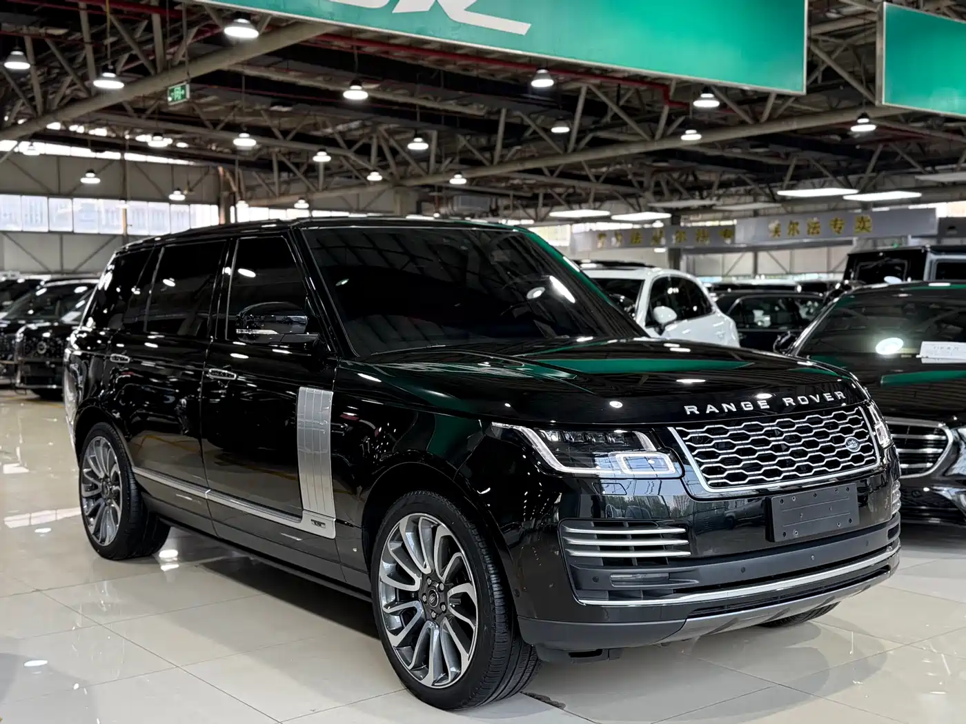Land Rover Range Rover 2022 3.0 L6 400PS Prestige Genesis Extended Edition фото 3
