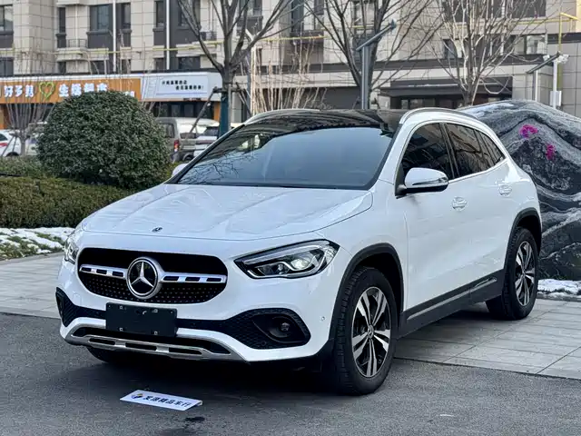 MERCEDES-BENZ GLA