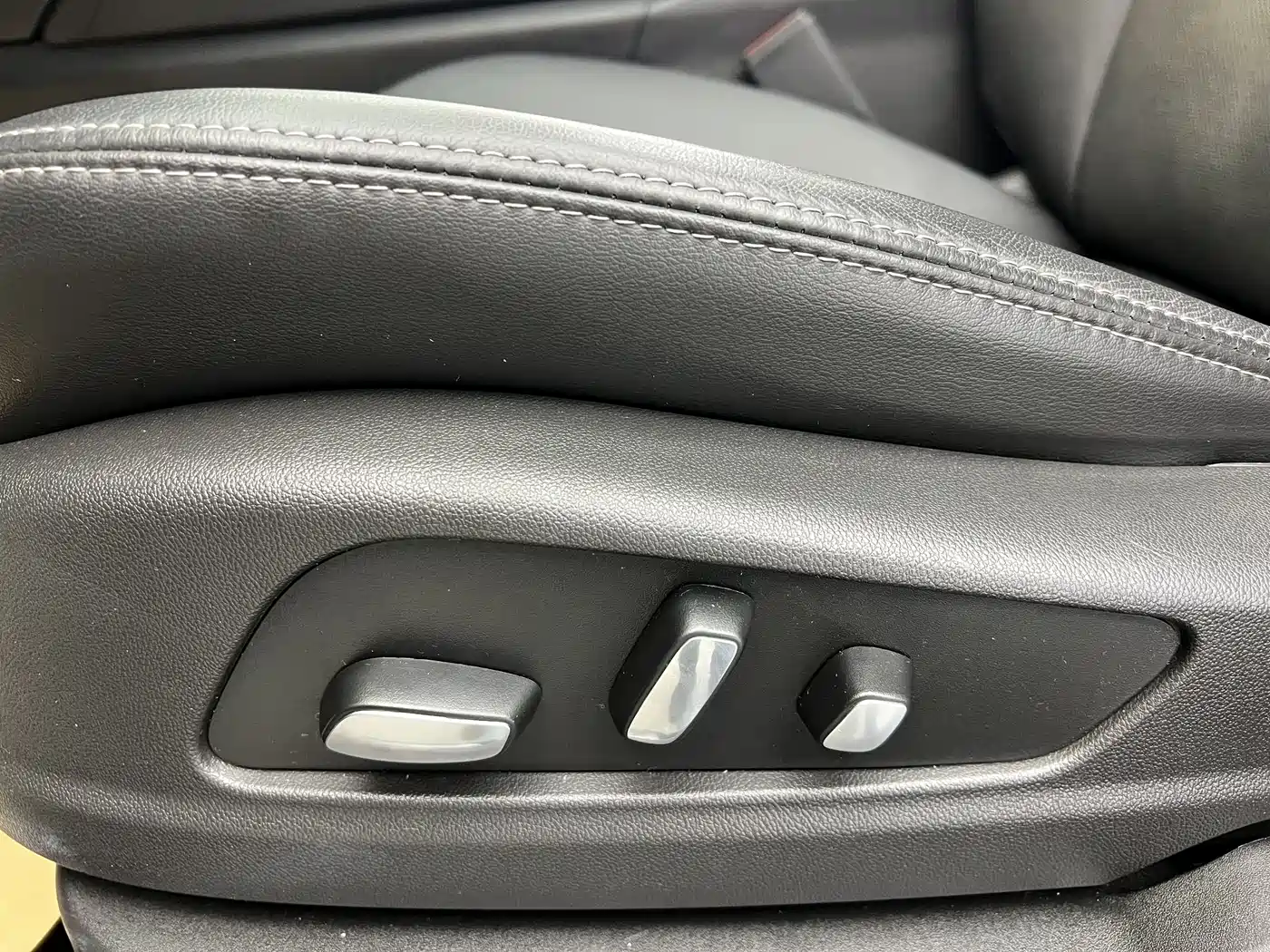 Cadillac XT6 2022 2.0T 7-Seater AWD Luxury Standard Edition фото 7