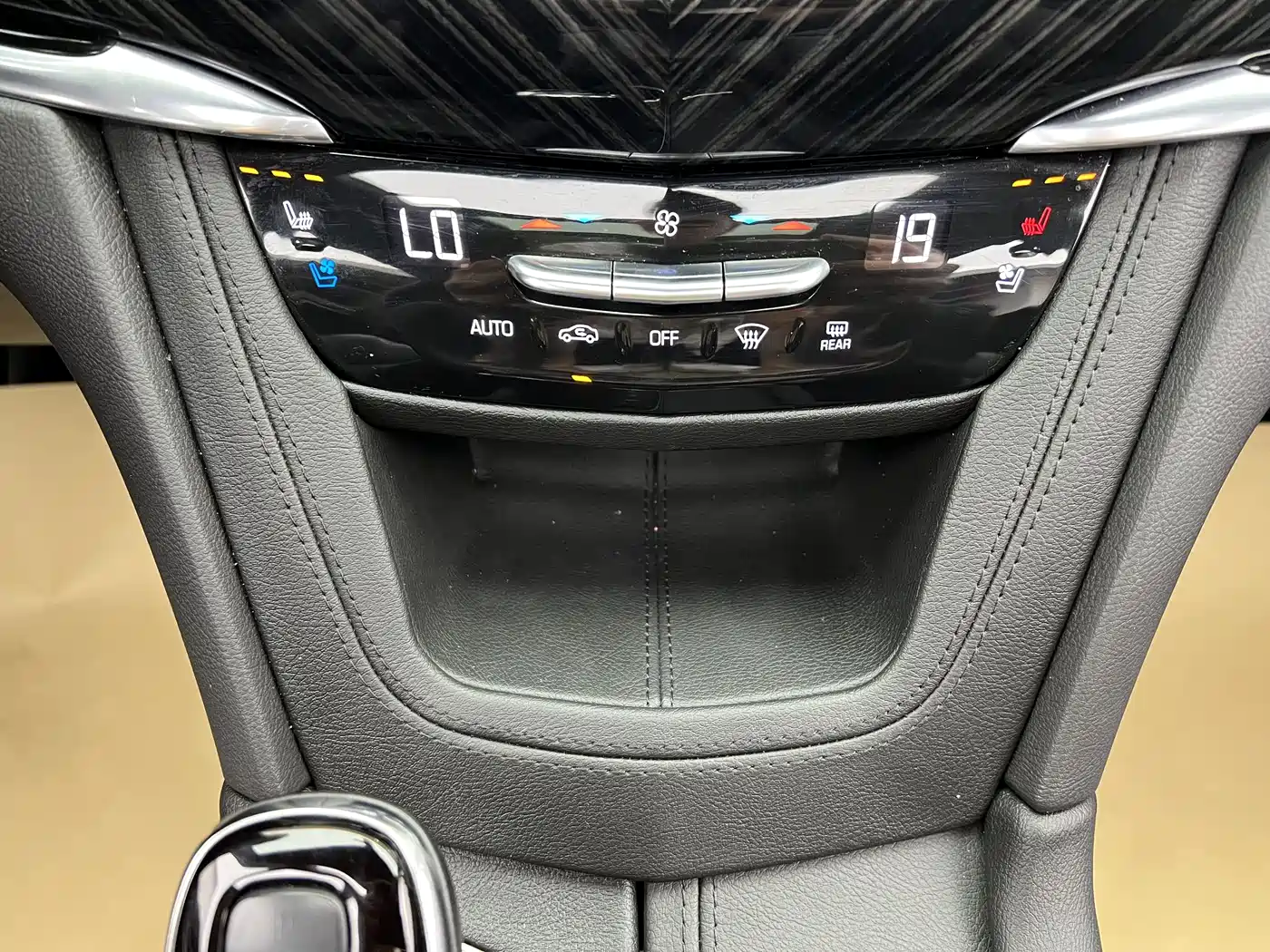Cadillac XT6 2022 2.0T 7-Seater AWD Luxury Standard Edition фото 29