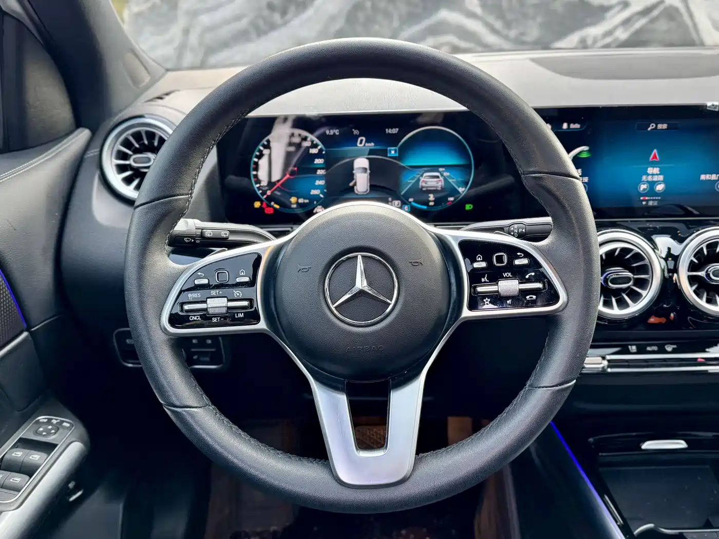 MERCEDES-BENZ GLA