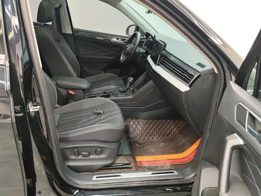 Volkswagen Tiguan L 2023 Facelift 330TSI Auto FWD R-Line Premium фото 8