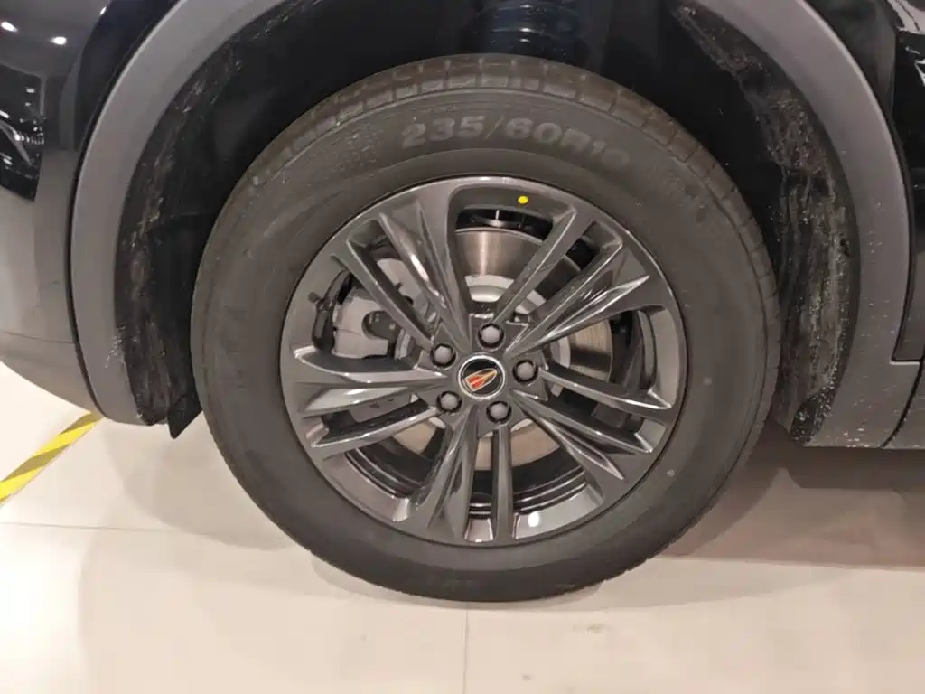 Фото 23 - Hongqi HS5