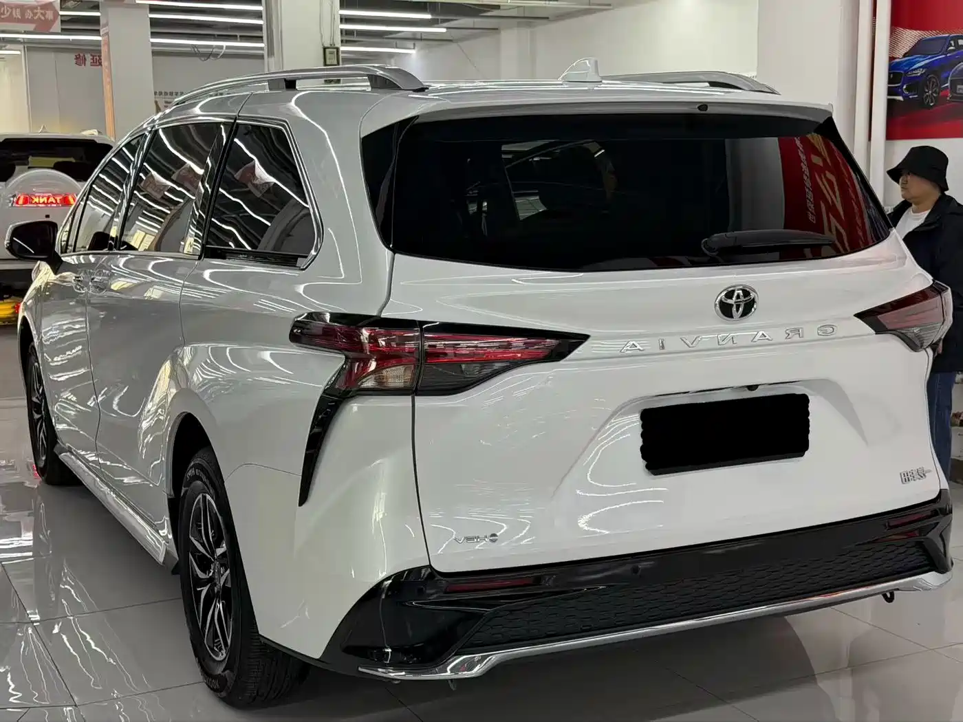 Фото 9 - Toyota Granvia