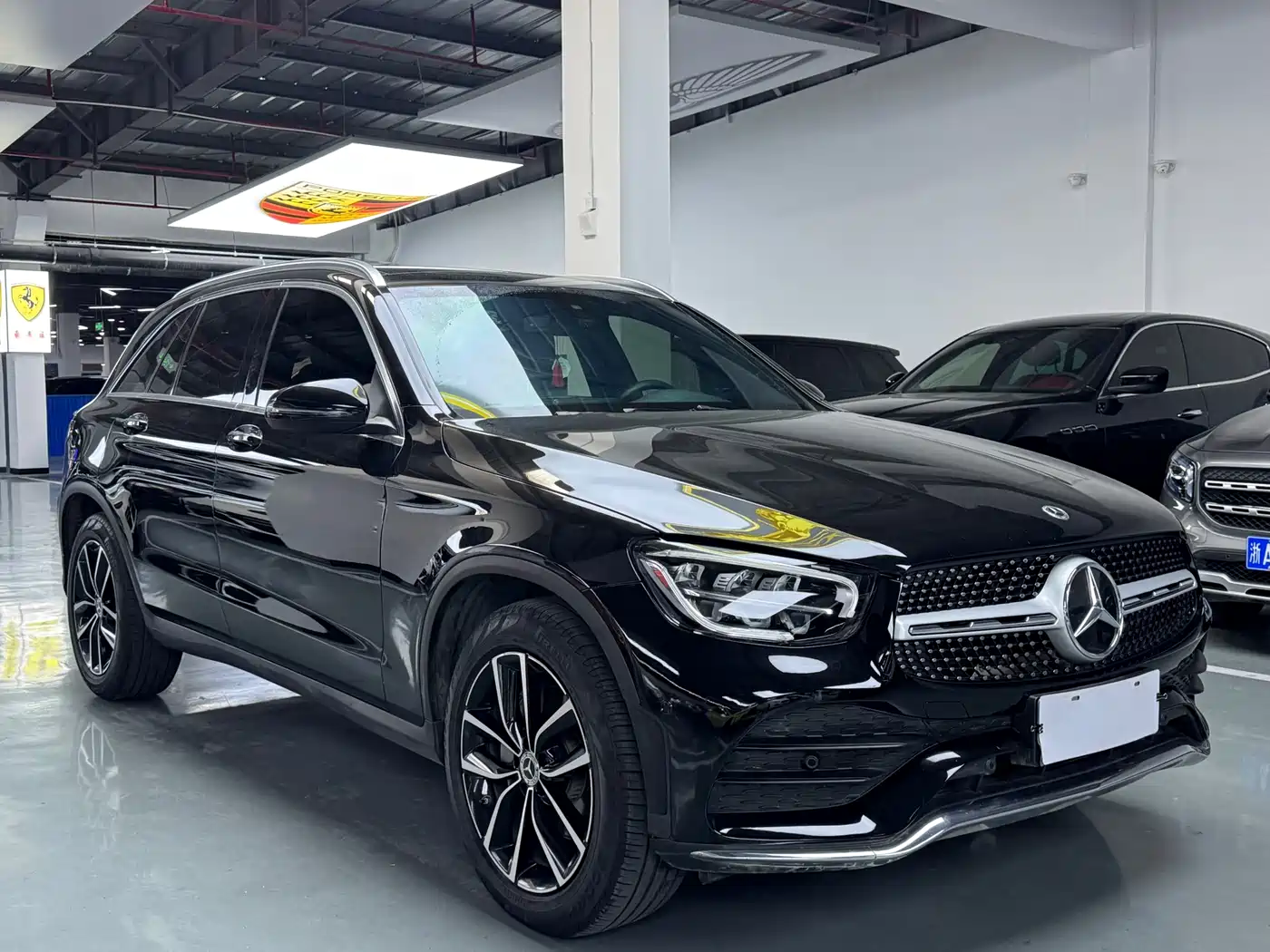 Mercedes-Benz GLC 2022 Model GLC 260 L 4MATIC Luxury Edition фото 3