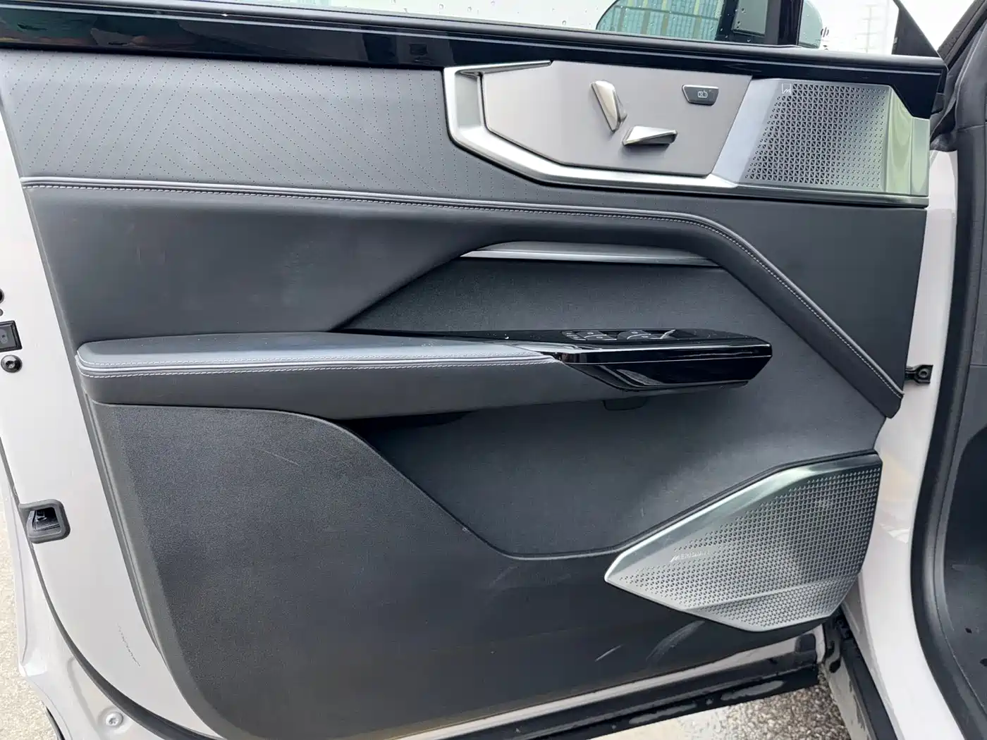 HiPhi Y 2023 2023 560km Pioneer Edition