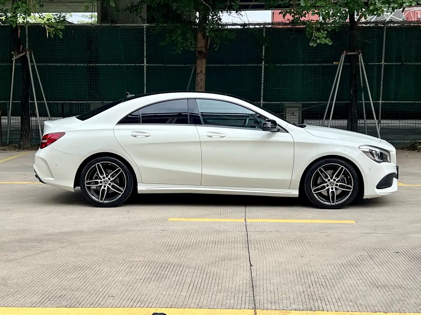 Mercedes-Benz CLA (Import) 2017 CLA 220 4MATIC фото 2