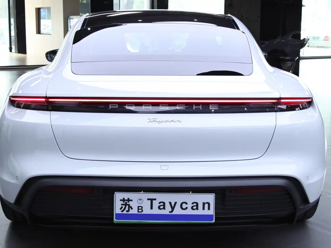 PORSCHE TAYCAN