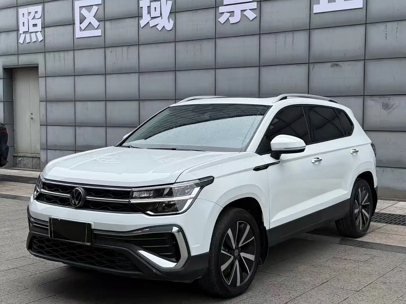 Volkswagen Tharu 2024 300TSI 2WD Bright Moon Edition