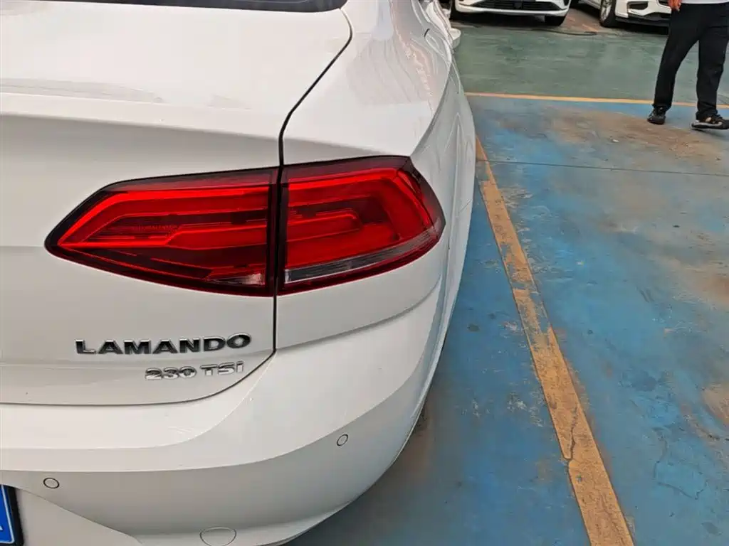 Volkswagen Lamando 2017 230TSI DSG Trend Edition фото 8