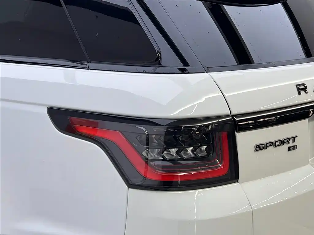 Land Rover Range Rover Sport 2022 3.0 L6 Gloss Black Edition фото 11
