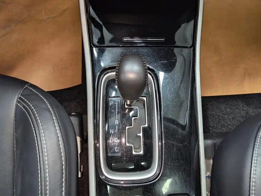 Mitsubishi Outlander 2019 2.0L 2WD Enjoy 7-Seater China VI фото 16