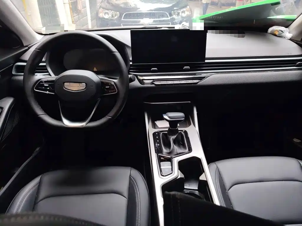 Фото 6 - Geely Emgrand