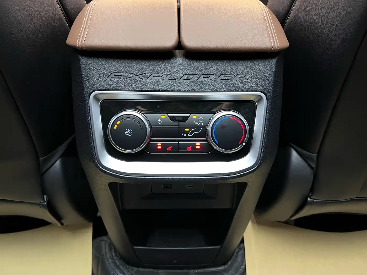 Ford Explorer 2024 2023 EcoBoost 285 AWD Titanium Edition 6-Seater
