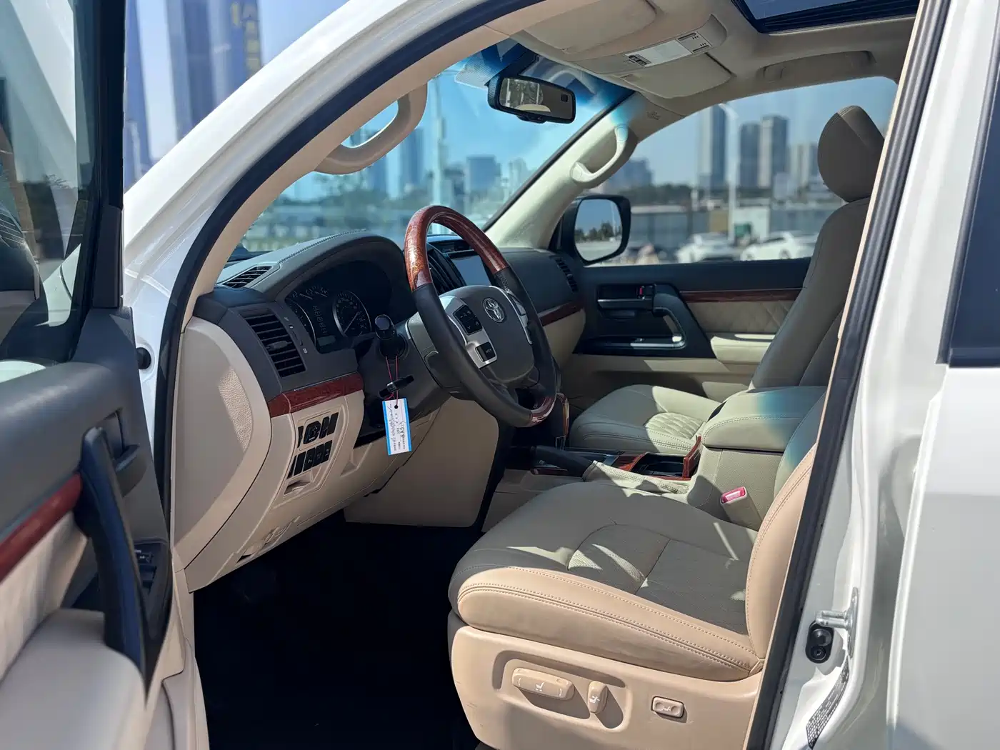 Toyota Land Cruiser (Import) 2015 4.0L V6 Middle East Limited Edition фото 11