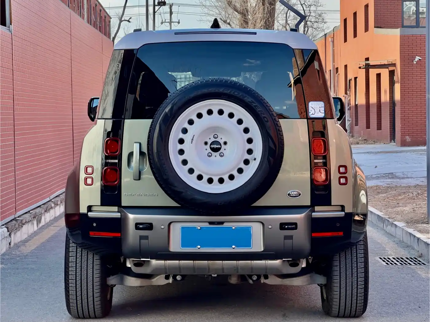 Land Rover Defender 2024 110 3.0T P400 X-DYNAMIC HSE фото 5