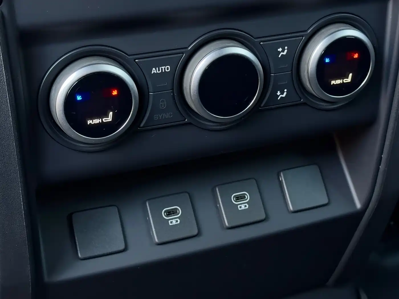 Land Rover Defender 2024 110 3.0T P400 X-DYNAMIC HSE фото 8