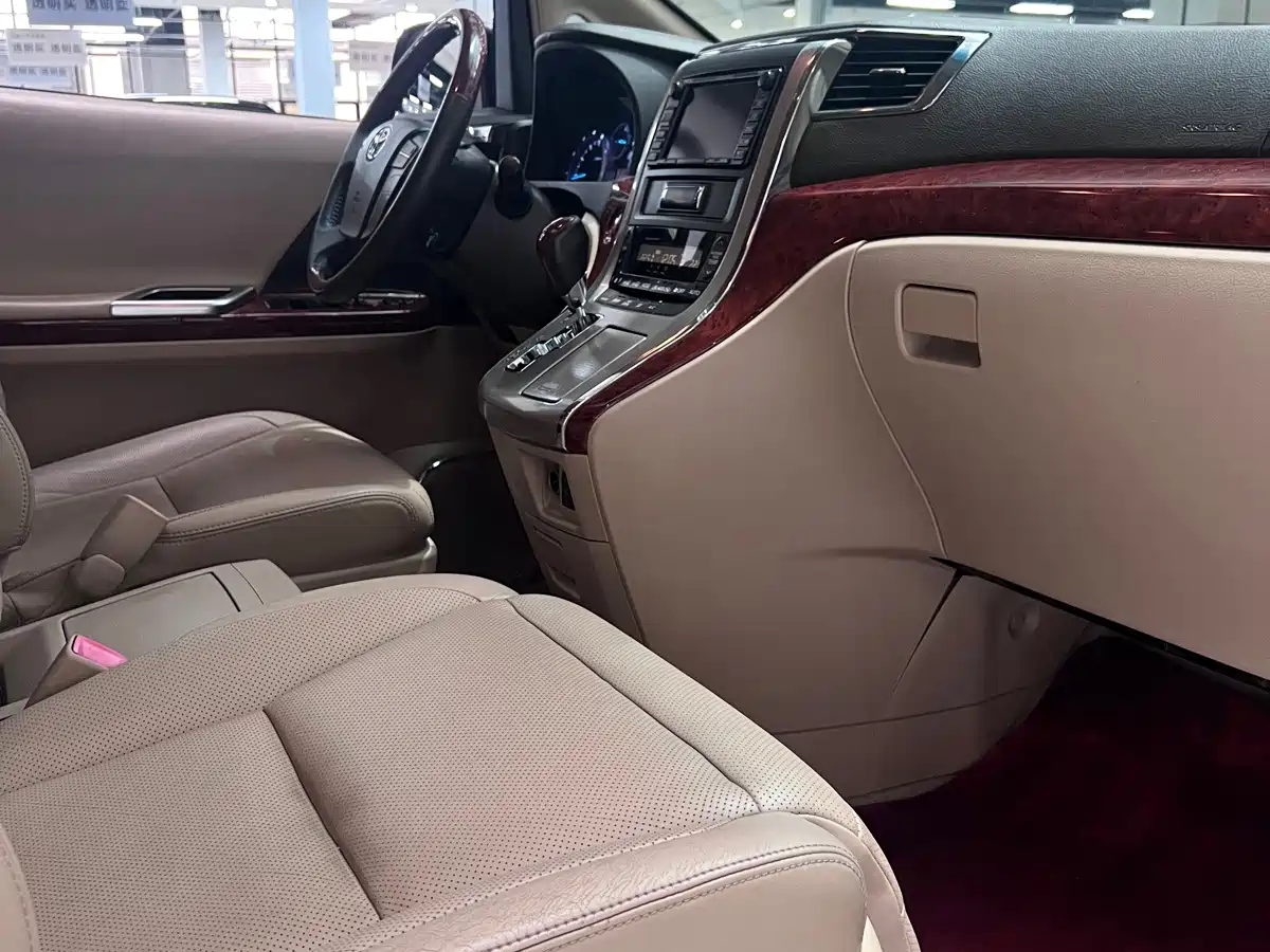 Photo 16 - Toyota Alphard