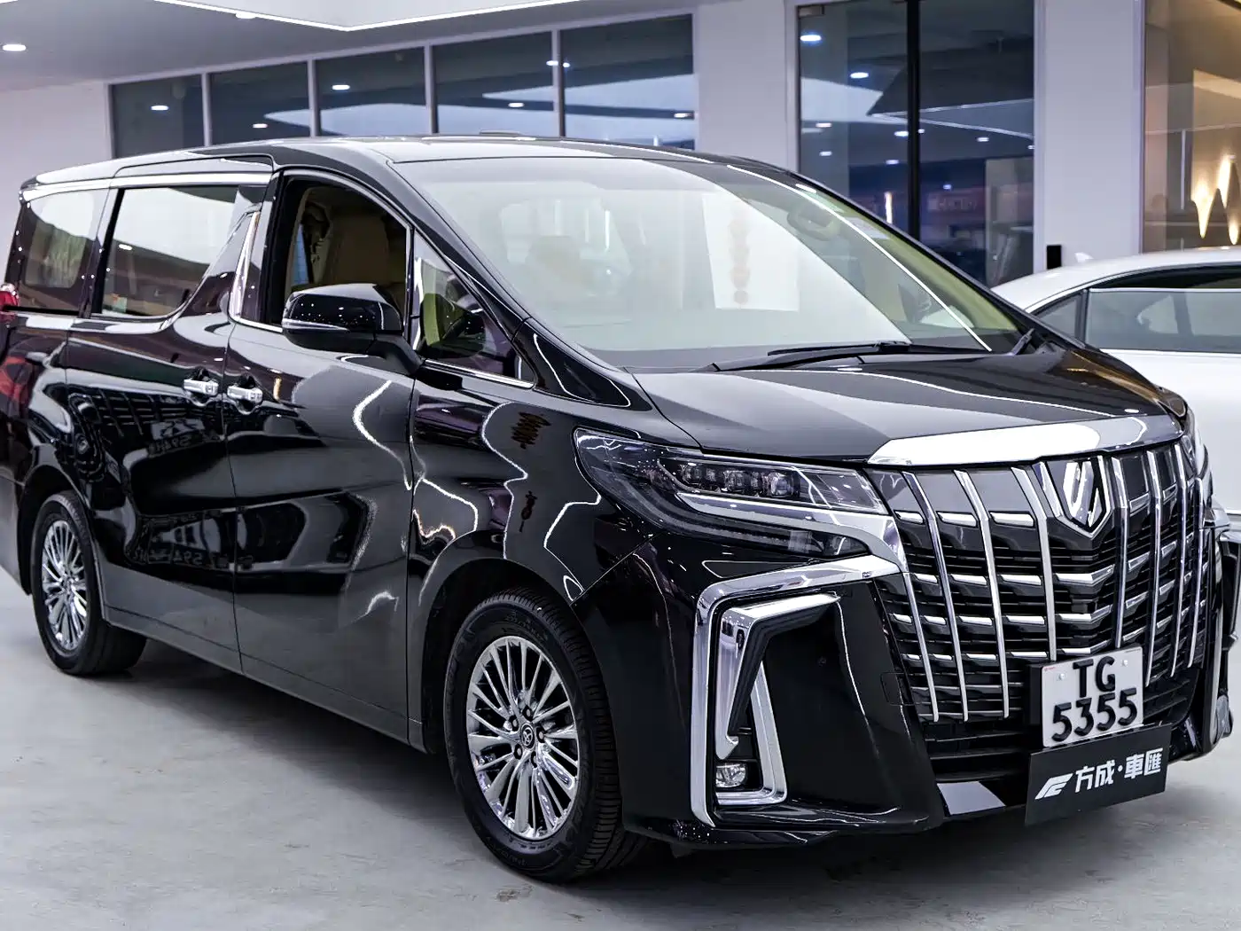 Toyota Alphard 2018 Facelift 3.5L Premium Edition фото 5