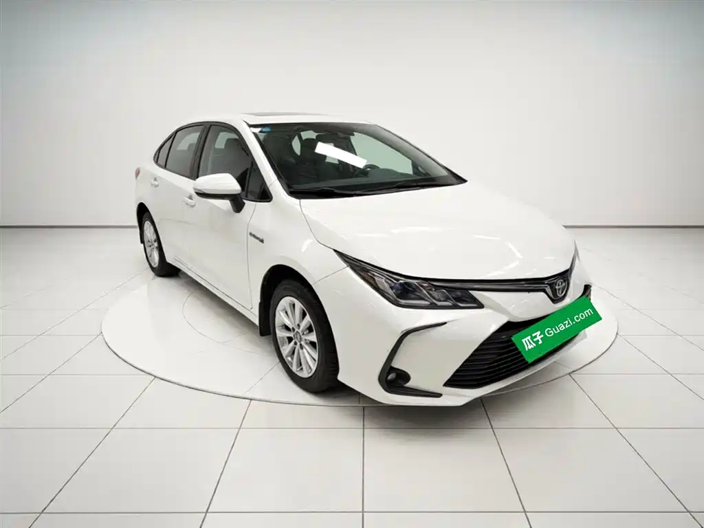 Toyota Corolla 2019 Hybrid 1.8L E-CVT GL-i Elite Edition фото 4